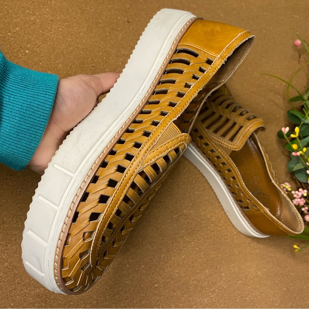 VINCE CAMUTO ROMEENA FLATFORM SNEAKER SIZE 9M - Picture 7 of 11